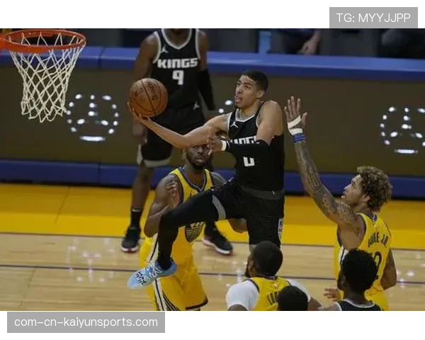 广州伯顿21分9篮板2助攻 得分后卫承担部分组织任务